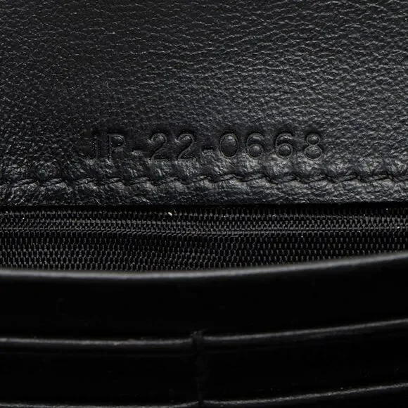 Salvatore Ferragamo Calfskin Hug Wallet on Chain - Picture 6 of 14